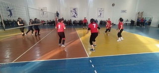 Волейбол: Урганчда фахрийлар ўртасида Республика очиқ кубоги ўтказиляпти