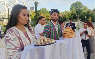 В этнопарке «Навруз» стартовала акция «Тур по прекрасному Узбекистану всего за пол часа»