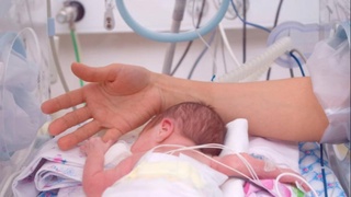 ЖССТ муддатидан аввал туғилган кам вазнли чақалоқлар парвариши бўйича янги тавсияларни эълон қилди