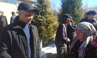 Вилоят ҳокимлиги ходимлари 39 та чегара қишлоқларда тунаб қайтди