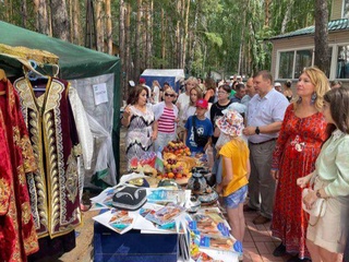 Яркий туристический потенциал Узбекистана представлен на фестивале в Новосибирской области