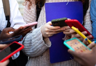 Францияда 15 ёшгача бўлган болалар учун ижтимоий тармоқларни тақиқловчи қонун лойиҳаси маъқулланди