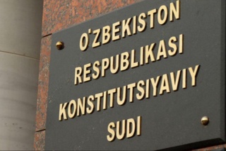 Конституциялық суд "Мәмлекетлик бажы ҳаққында"ғы нызамның айырым нормаларына түсиник берди