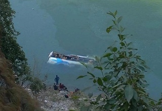 В Непале погибли 12 человек при падении автобуса в реку