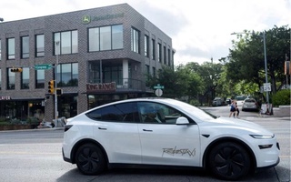 Tesla АҚШда ҳайдовчисиз робот такси хизматини ишга туширди