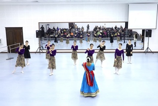 Миллий либослар ва рақслар жилоси шуълаланган сабоқлар