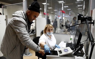 Срок пребывания мигрантов в России сократят при их уклонении от обязательной дактилоскопии