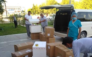 Фарғона вилояти Қирғизистоннинг Боткен шаҳрига ҳимоя костюмлари ва тиббий жиҳозлар юборди