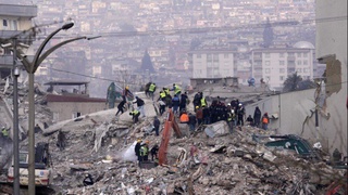 Ўзбекистон ФВВ қутқарувчилари вайроналар остидан яна икки нафар тирик инсонни олиб чиқишди