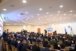 Айрим раҳбарларнинг хорижий давлатларга бориб, инвестиция жалб қилиш бўйича ишлари кутилган натижасини бермаётгани қайд этилди