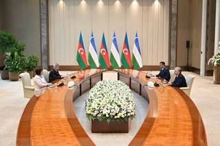 Президентимиз Өзбекстан менен Әзербайжан арасындағы көп қырлы қатнасықларды кеңейтиў әҳмийетли екенин атап өтти