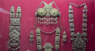 Кувайтда Бухоро амирига тегишли зеб-зийнатлар топилди