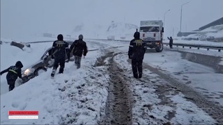 “Qamchiq” dovonida noqulay sharoitda qolganlarga yordam koʻrsatilmoqda