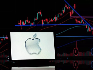 Apple потеряла статус самой дорогой компании мира