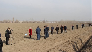 Андижондаги кластер маъмурияти томонидан 90 нафар ёшга 10 сотихдан ер ажратиб берилди