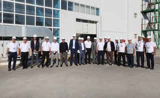 Озарбайжоннинг нефть ва газ заводларида бўлишди