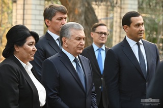 Sincere conversation in a well-maintained mahalla