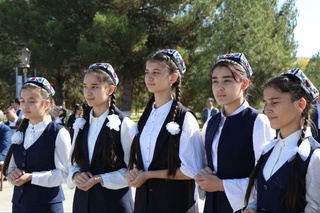 Navoiyda O'zbek tili bayrami keng nishonlanyapti