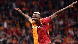 Чудо-гол Акгюна и дубль Осимхена помогли «Галатасараю» одолеть в Стамбуле «Тоттенхэм»