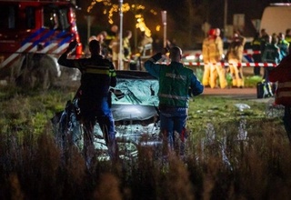 Niderlandiyada haydovchi bayram tomoshasi paytida avtomashinani odamlar ustiga haydadi