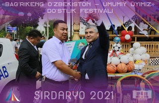 "Энг китобхон мактаб"га «Спарк» автомобили берилди