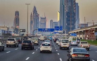 ОАЭ разрешили гражданам Узбекистана водить авто без экзаменов и обмена прав