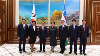 Дар Сенат бо ҳайат таҳти роҳбарии вазири шуғл ва меҳнати Ҷумҳурии Корея мулоқот баргузор гардид