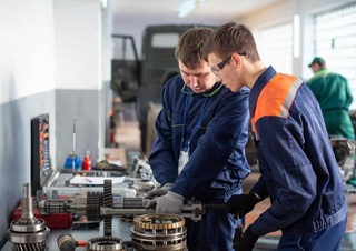 Өзбекстанда жоқары оқыў орынлары питкериўшилерин әмелияттан өткериў ҳәм жумысқа жайластырыў және кәсиплик билимлендириўдиң жаңа тәртиби тастыйықланды