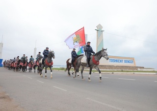 Нурафшондан Самарқандга қорабайир отлари карвони йўлга чиқди
