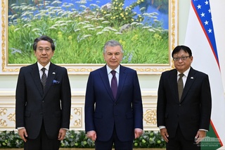 The President of Uzbekistan receives a delegation from Japan