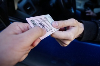 Самарқанд ва Навоийда “права“ олиб беришни ваъда қилган фирибгарлар ушланди