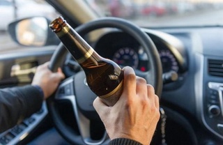 Ичкилик оқибатида жаримага тортилган ҳайдовчининг машинаси хатланди