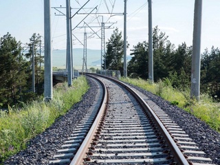 Toshkentda temir yoʻl xodimini poyezd bosib ketdi