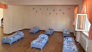 Дети будут спать … почти на полу?