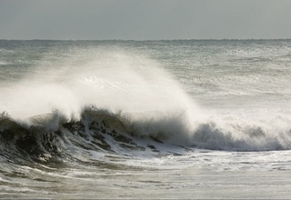 Каспий денгизида ичида йўловчилари бўлган кема чўкиб кетди