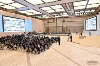 Очиқ мулоқотда иштирок этаётган тадбиркорларга “140 та илғор саноат корхонаси” лойиҳалари тақдимот қилинди