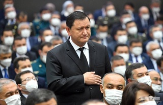 Шавкат Мирзиёев: Ҳоким, шу элни йўлбошчиси бўлган одамни ҳаммамиз ҳурматини ҳам жойига қўйишимиз керак