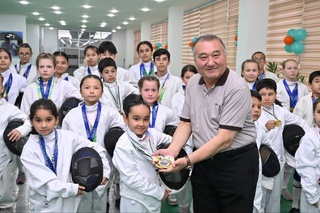 В городе Навои сдан в эксплуатацию капитально отремонтированный зал фехтования