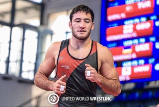 Узбекистанец Шерзод Поёнов - чемпион мира по вольной борьбе среди юниоров