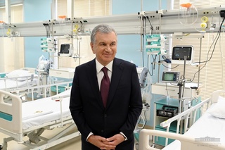 Президент ҳарбий тиббиёт муассасаларини бориб кўрди