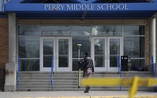 АҚШдаги мактабда содир бўлган отишма оқибатида бир киши ҳалок бўлди