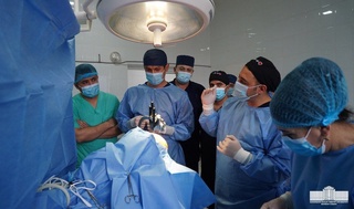 O‘zbekistonda Parkinson kasalligi ilk bor chip bilan davolandi