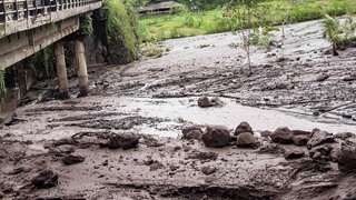 Узгидромет предупредил об опасности схода селей и паводков в горных районах