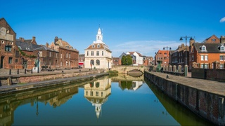 Angliyada Shekspir davriga oid teatr sahnasi topildi