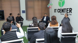 АКТ вазири IТ Park Навоий филиалида ёш IТ дастурчилар билан очиқ мулоқот ўтказди