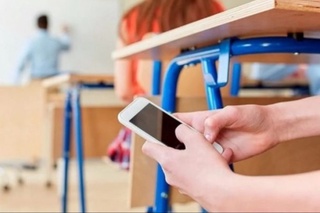 Телефондан кўп фойдаланадиган мактаб ўқувчилари қандай касалликларда азият чекиши маълум бўлди