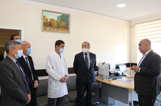 Qashqadaryo viloyat hokimi tibbiyot markaziga 495 million 500 ming so'm taqdim etdi