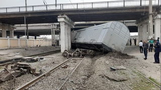 Toshkentda yuk poezdi vagonlari izidan chiqib ketdi