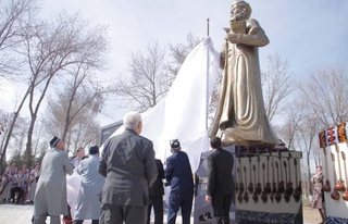 Ширин қаласында  Әлішер Науаидың мүсіні орнатылды