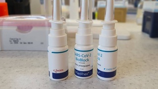 Ученые создали спрей для носа от всех основных штаммов COVID-19